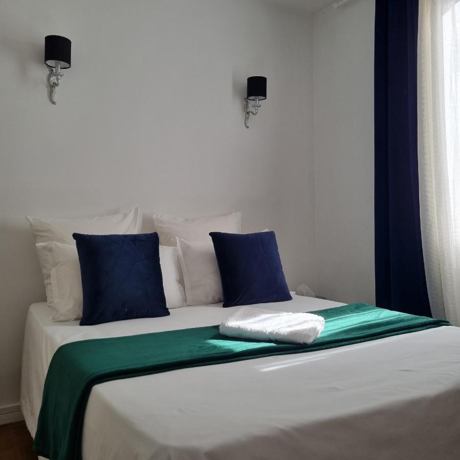 Double Bed Room Homestay Shared Accommodation Париж Екстериор снимка